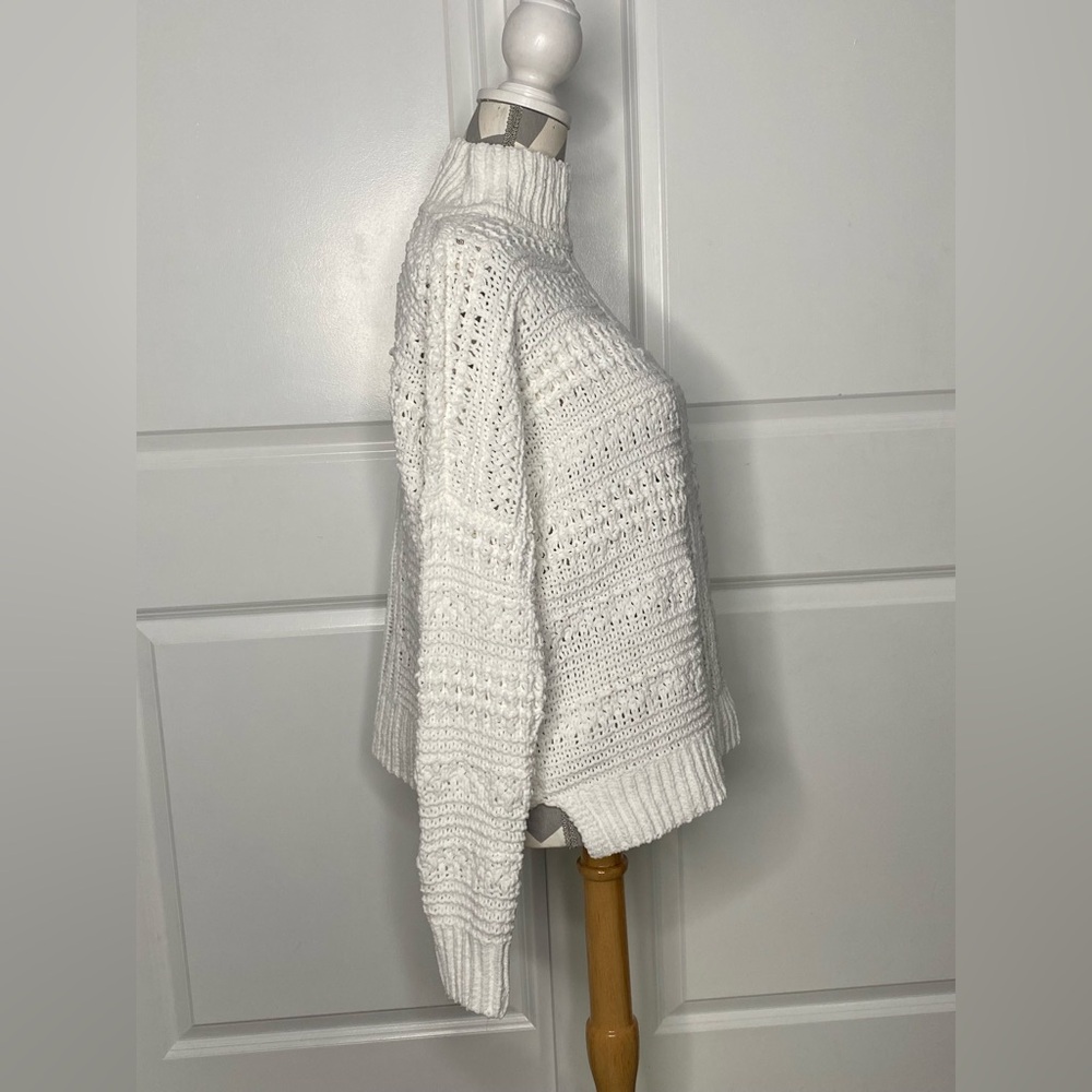 Abercrombie & Fitch Medium White Turtleneck Sweater - Picture 6 of 8